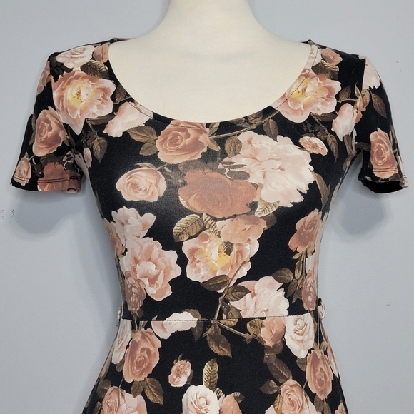 Forever 21 | Floral Print Fit and Flare Cotton Mini Dress - Picture 4 of 8